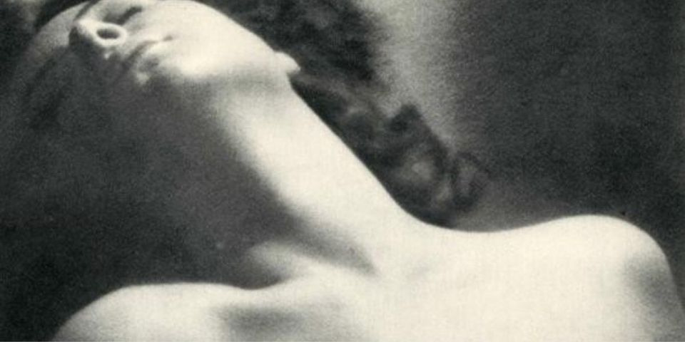 image from Laure Albin Guillot. Les charmes modernes de l'antique