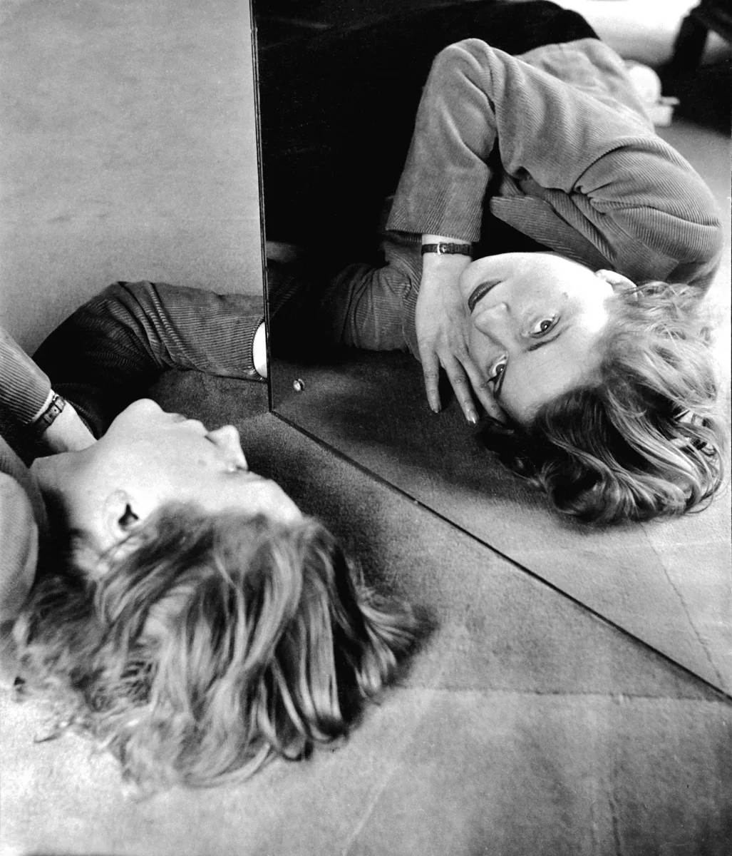 Photographies par Lee Miller et David Scherman. 1946