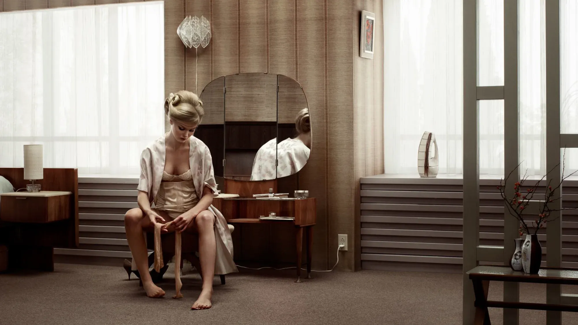 image from Erwin Olaf : Maître de la Photographie Narrative et de la Mise en Scène